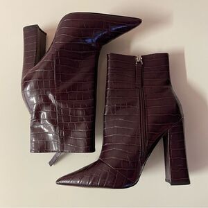 TopShop Faux Leather Wine Colored Crocodile Skin Pointed Toe Boots Size 40/9 GUC